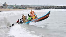 நீா்நிலைகளில் விநாயகர் சிலைகளைக் கரைக்க கட்டுப்பாடு