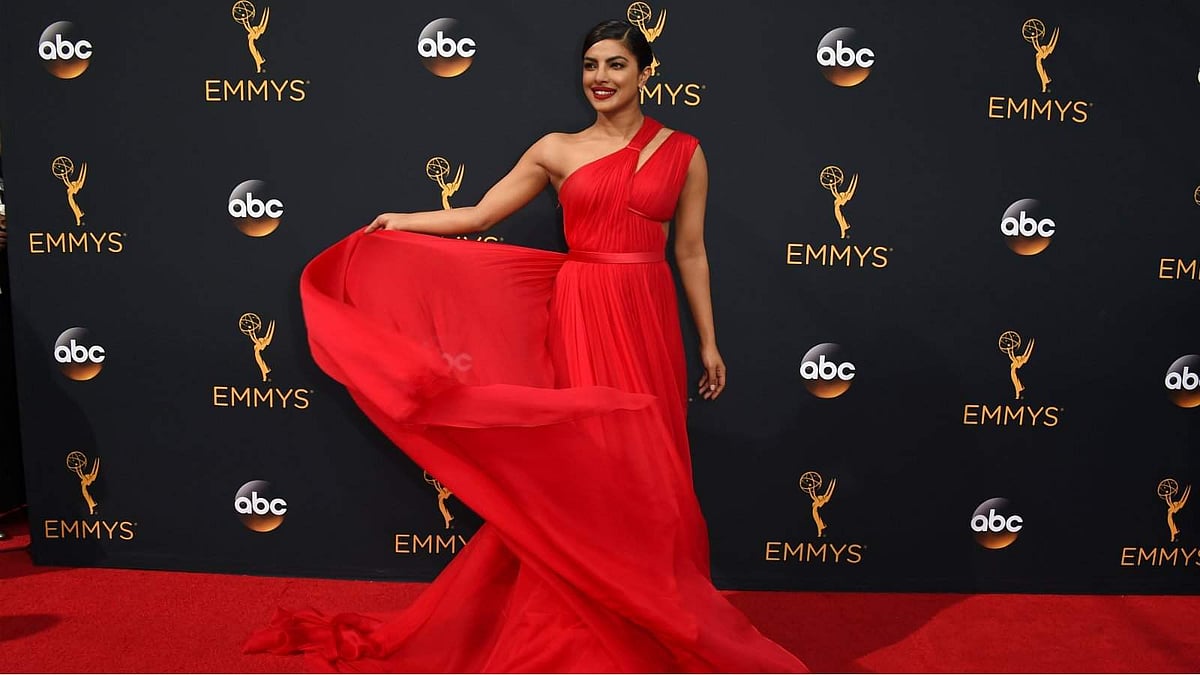  பிரியங்காவுக்கு  ஹாலிவுட்டின் சிறந்த ஆடை அணிந்தவருக்கான  எம்மி  2016 விருது!