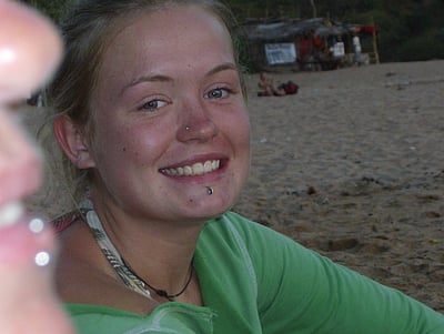 இங்கிலாந்து இளம்பெண் கொலை வழக்கு: இரண்டு இந்தியர்கள் விடுதலை!