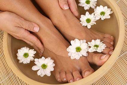 கண்ணாடி போல உங்கள் பாதம் பளபளக்க இதைப் படித்துப் பயன் பெறுங்கள்