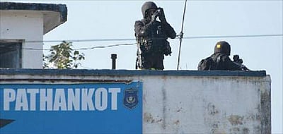 பதான்கோட்டில் ஆயுதங்களுடன் புகுந்த நான்கு மர்ம நபர்கள்? தீவிர தேடுதல் வேட்டை!