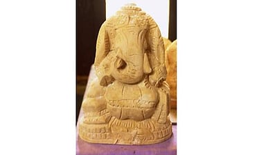 வெள்ளெருக்கு வேரில் விநாயகர் சிலைகள்