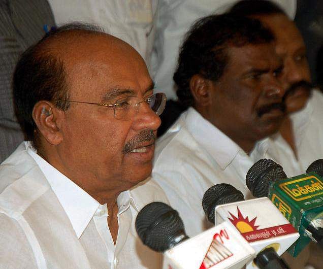 அதிமுக அரசியல் கட்சி இல்லை அது ரசிகர் மன்றம்!: பாமக நிறுவனர் ராமதாஸ்