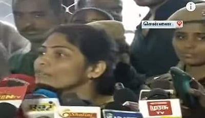 தங்களுக்கு நேரும் அவலங்களை வெளிப்படையாக தெரிவிக்க மறுக்கும் பெண்களிடையே  அன்னபூர்ணா ஒரு ஆச்சரியமே!