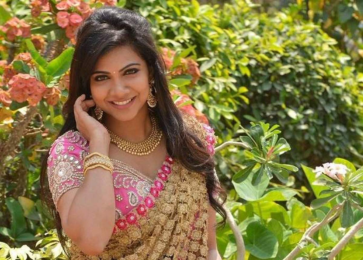 ஜல்லிக்கட்டுக்கு ஆதரவு தெரிவிக்கும் தமிழ் நடிகைகள் யார் யார்?