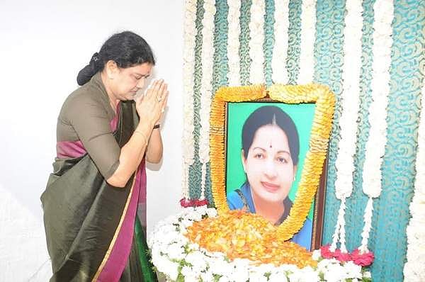 நெருங்கும் முதல்வர் பதவி... தலைக்கு மேல் தொங்கும் கத்தியாக சொத்துக் குவிப்பு மேல் முறையீட்டு வழக்கின் தீர்ப்பு! நடுவில் சசிகலா!