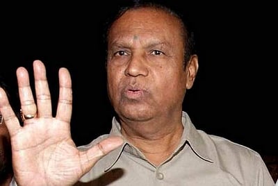 'உனக்கெல்லாம் முதுகெலும்பில்லை,உட்கார்!': ஓ.பி.ரவீந்திரநாத்திற்கு செக் வைத்த டி.ஆர்.பாலு