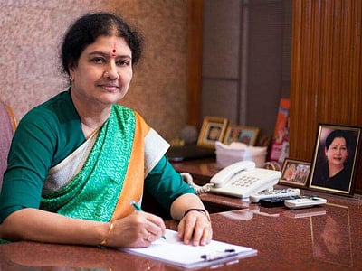 சசிகலா vs ஸ்டாலின்: உண்மைக்குப் புறம்பாகப் பேசுகிறார் ஸ்டாலின்: சசிகலா சாடல்