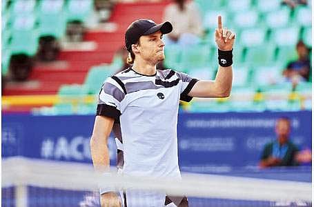 சிலிச்சை சாய்த்தார் கோவாலிக்