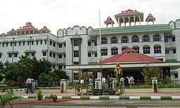 கரூா் கோயில் நிலங்களை குடியிருப்போருக்கு வழங்கும் அரசாணை: மனு அளித்தால் விசாரணை