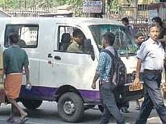 வேட்டி தினத்தில் வேட்டி கட்டிய பயணிகளுக்கு இலவச சவாரி வழங்கிய ஆட்டோ டிரைவர்!