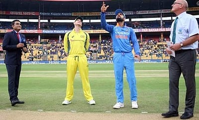 5-ஆவது ஒருநாள்: டாஸ் வென்ற ஆஸ்திரேலியா பேட்டிங் தேர்வு