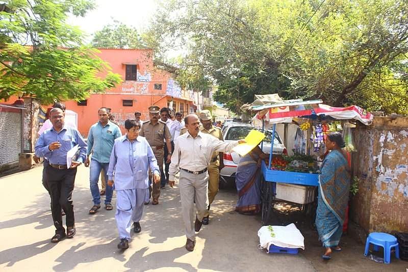ஆளுநர் கிரண்பேடி ஆய்வு: வீட்டு வாசலில் குப்பை போட்ட உரிமையாளருக்கு அபராதம்