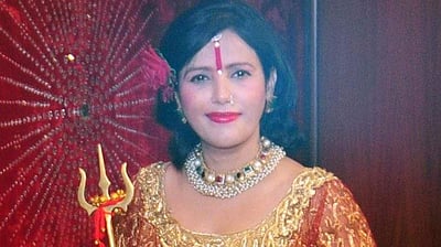 பெண் சாமியாரின் ஆபாச நடனம்: கொந்தளித்த சமூக வலைத்தளங்கள் (விடியோ)