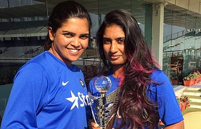 வேறு வேலைக்குச் செல்வதைத் தடுக்க வீராங்கனைகளுக்கு அதிக சம்பளம்: ஐசிசி கோரிக்கை