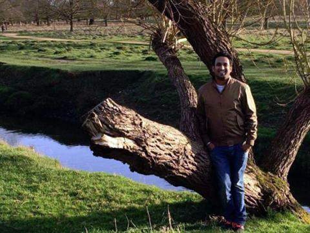 வேலை போனால் என்ன? என்னால் வடாபாவ் விற்றுக் கூட கோடிகளில் சம்பாதிக்க முடியும்! நிரூபித்த மும்பை இளைஞர்!