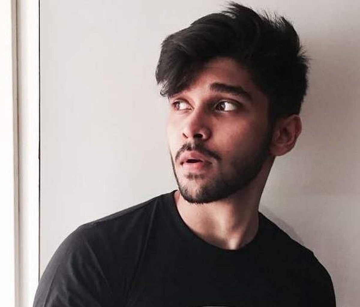 அர்ஜூன் ரெட்டி தெலுங்குப் பட ரீமேக்கில் விக்ரம் மகன்!