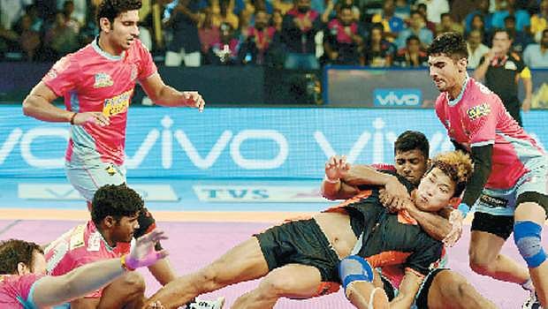 புரோ கபடி: மணீந்தர் சிங் அபாரம்; பெங்கால் "த்ரில்' வெற்றி