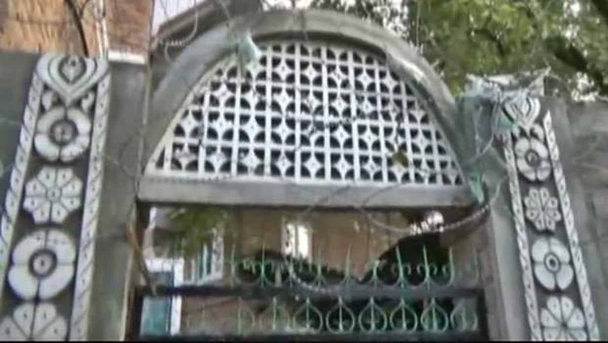 ஜம்மு-காஷ்மீர் ஆளும்கட்சி எம்.எல்.ஏ. வீட்டில் பயங்கரவாதிகள் குண்டுவீசி தாக்குதல்