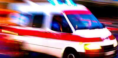 ஆம்புலன்ஸில் உயிருக்குப் போராடிய பச்சிளங் குழந்தை; அரை மணி நேரமாக வழி விடாமல் அலைக்கழித்த கார் ஓட்டுநர் கூறிய காரணம்!