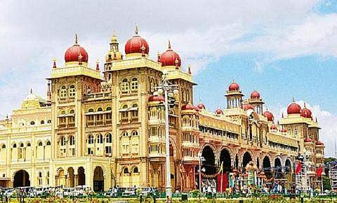 மைசூரு சுற்றுலாப் பயணிகளைப் பாதுகாக்க உருவாக்கப்பட்டுள்ள ‘டூரிஸ்ட் போலீஸ் / டூரிஸ்ட் மித்ரா’ திட்டங்கள்!