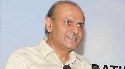 சட்டமன்ற, நாடாளுமன்ற உறுப்பினர்கள் வந்தால் எழுந்து நிற்க வேண்டும்: அரசு ஊழியர்களுக்கு உ.பி. அரசு சுற்றறிக்கை! 