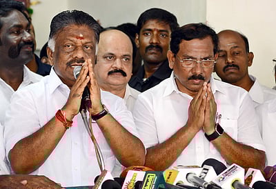 ஓபிஎஸ், 'மாஃபா' பாண்டியராஜன் எப்படி அமைச்சர்களாக செயல்பட முடியும்? திமுக எம்.எல்.ஏ பிச்சாண்டி புதிய வழக்கு! 