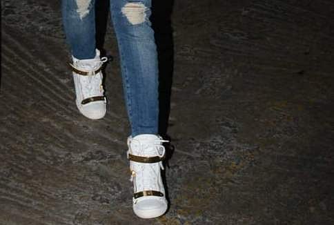 ஒரு அன்றாடங்காய்ச்சியின் வருட வருமானத்திற்கு நிகராம் இந்த நட்சத்திர குழந்தையின் ஷூ விலை!