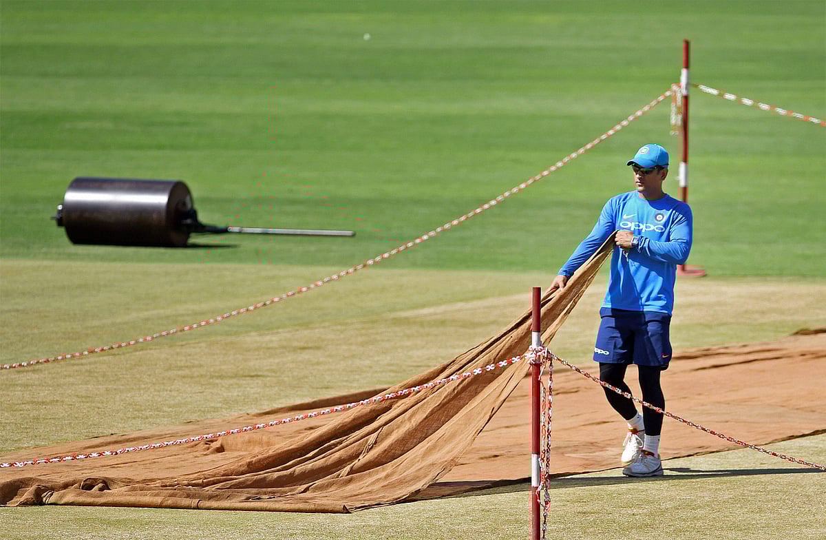 புணே ஒருநாள் போட்டி: பிட்ச் வடிவமைப்பாளர் இடைநீக்கம்!