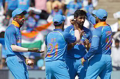 தடுமாறும் நியூஸி. அணி: இந்திய அணி அபார பந்துவீச்சு!