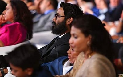 வட சென்னை கதாபாத்திரத் தோற்றத்துடன் 2.0 விழாவில் பங்கேற்ற தனுஷ்! (படங்கள்)