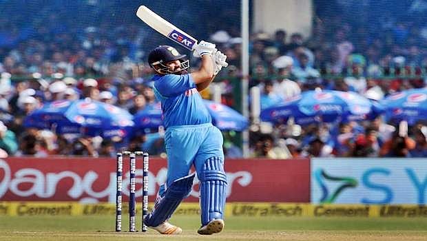 3-ஆவது ஒருநாள் போட்டியில் சதம், சிக்ஸர்களுடன் ரோஹித் ஷர்மா புது சாதனை!