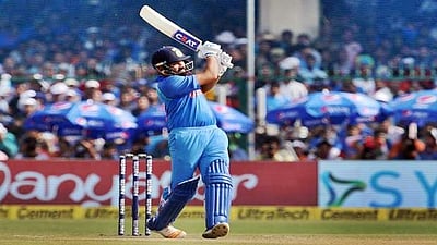 3-ஆவது ஒருநாள் போட்டியில் சதம், சிக்ஸர்களுடன் ரோஹித் ஷர்மா புது சாதனை!