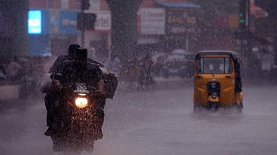 சென்னையில் இடியுடன் கனமழை
