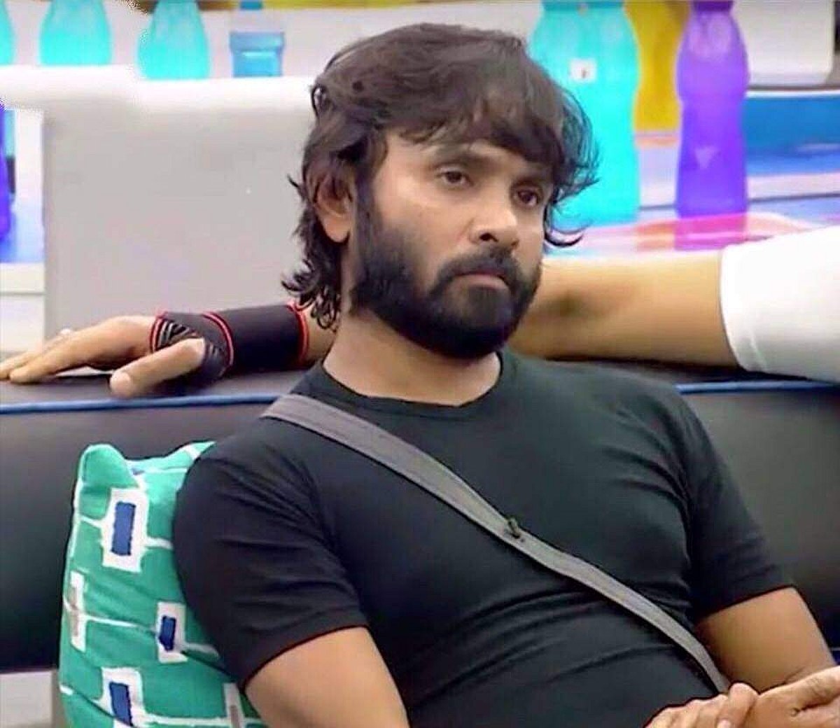 என் ஆதரவாளர்களின் அன்பைக் கண்டு மெய்சிலிர்க்கிறேன்: ‘பிக் பாஸ்’ தோல்வி குறித்து சிநேகன் வீடியோ பதிவு!