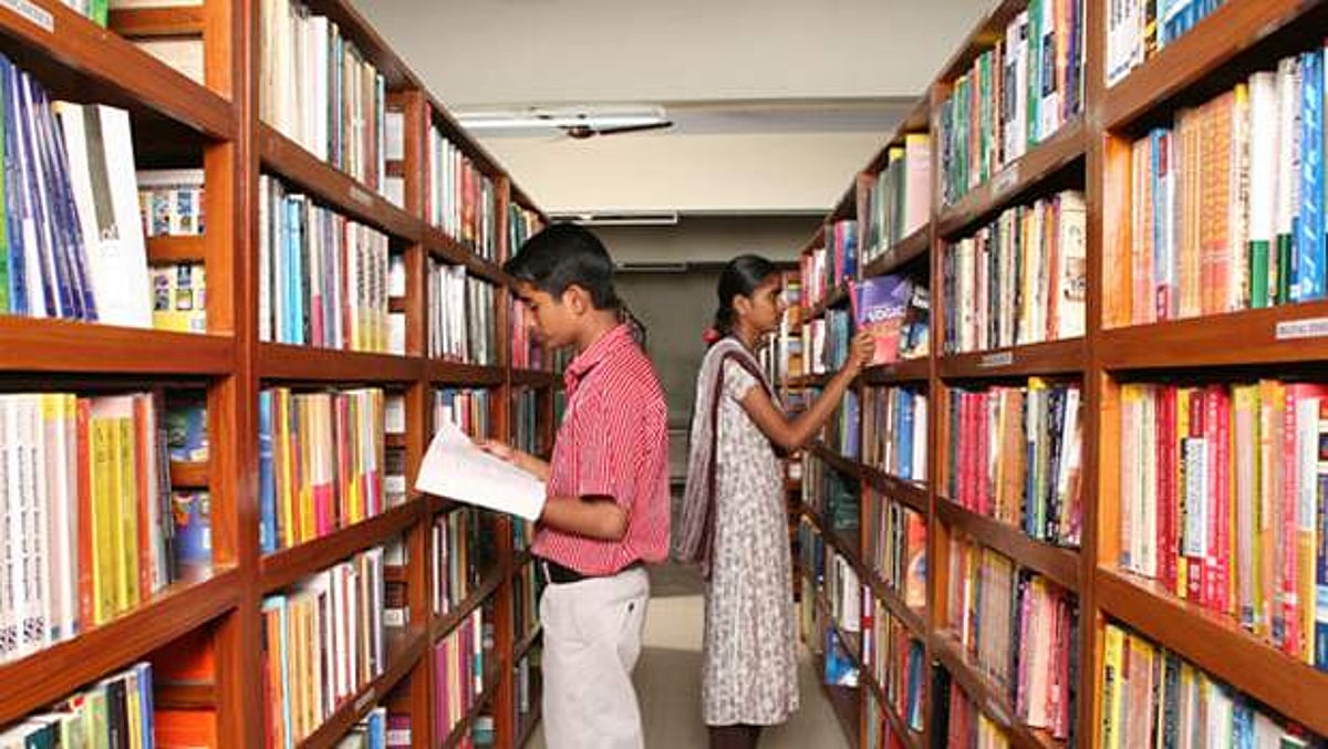 உயர்கல்வி உதவித் தொகை குறைப்பு: தவிப்பில் எஸ்சி, எஸ்டி மாணவர்கள்!