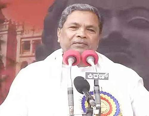 கர்நாடகாவில் வாழும் மக்கள் கட்டாயம் கன்னடம் கற்கவேண்டும்: கர்நாடக உதய தின விழாவில் முதல்வர் சித்தராமையா கண்டிப்பு