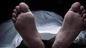 இறந்து போன தாயின் உடலுடன் நான்கு நாட்கள் தனியாக இருந்த வாலிபர்!