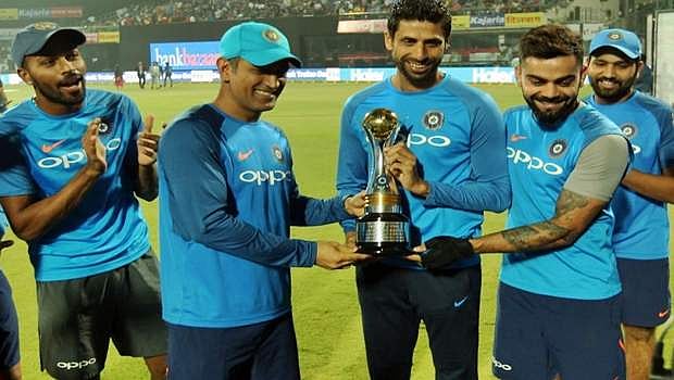 முதல் டி20-யில் இந்தியா பேட்டிங்: கடைசி போட்டியில் நெஹ்ரா, முதல் போட்டியில் ஷ்ரேயாஸ்!