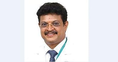 சசிகலாவின் உறவினர் மருத்துவர் சிவகுமார் வருமான வரித்துறை அலுவலகத்தில் ஆஜர்! 