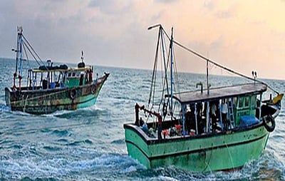 கடலில் தத்தளித்த தமிழக மீனவர்கள் 180 பேர் லட்சத்ததீவு அருகே மீட்பு