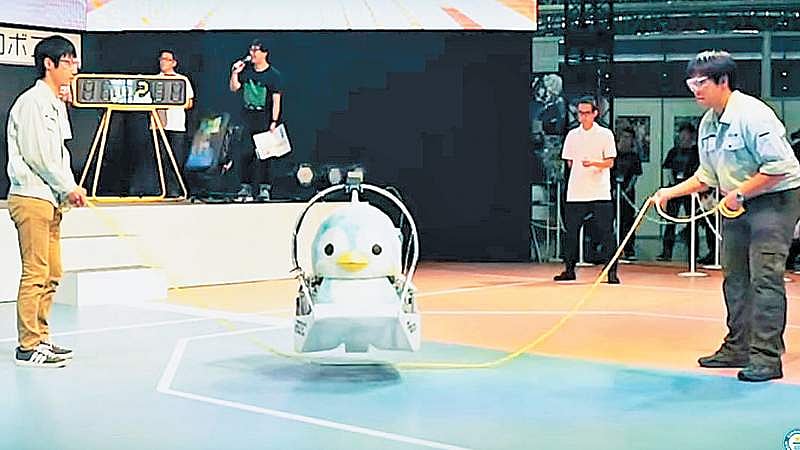 ஸ்கிப்பிங் விளையாடி கின்னஸில் இடம்பிடித்த ரோபோ!