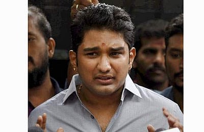 தவறு இருந்தால் தாராளமாக என் மீது நடவடிக்கை எடுங்கள்: தோள் தட்டும் விவேக் ஜெயராமன்! 