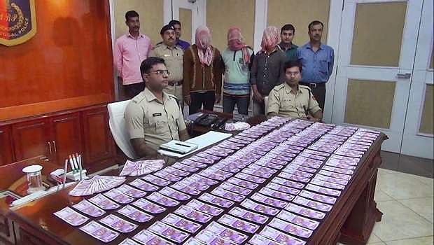 ரூ.6 லட்சம் மதிப்புள்ள ரூ.2,000 போலி நோட்டுகள் பறிமுதல்: 3 பேர் கைது