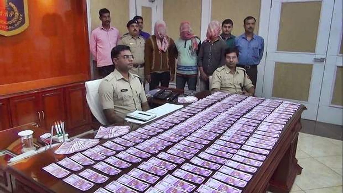 ரூ.6 லட்சம் மதிப்புள்ள ரூ.2,000 போலி நோட்டுகள் பறிமுதல்: 3 பேர் கைது