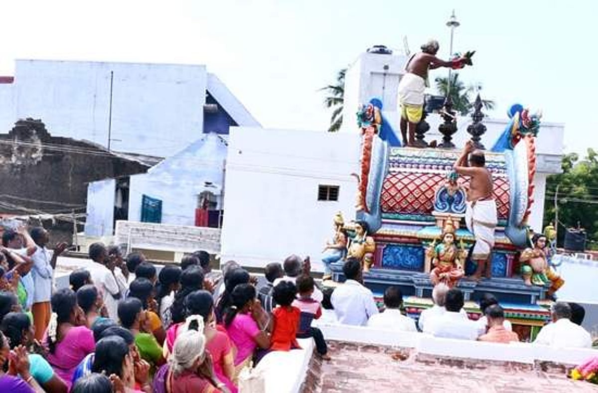 திருச்செந்தூர் முத்தாரம்மன் கோயிலில் வருஷாபிஷேகம்: 1008 சங்குகள் கொண்டு சிறப்பு பூஜை (படங்கள்)