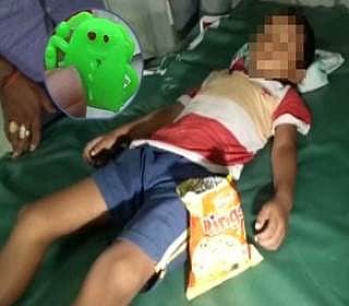 தின்பண்ட பாக்கெட்டில் இருந்த சிறு பொம்மை: சிறுவனின் உயிருக்கு உலை வைத்த கொடூரம்!