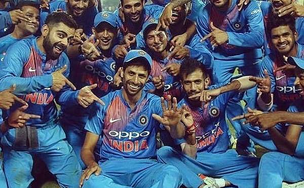 விடைபெற்றார் ஆஷிஷ் நெஹ்ரா! குறைவாக ரன்கள் கொடுத்து அசத்தல்!