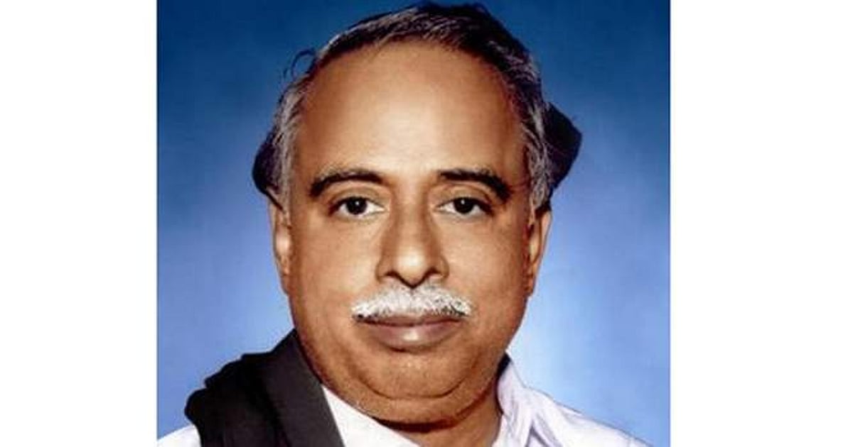 கப்பலில் புத்தகம்