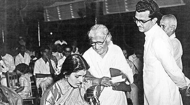 அண்ணலின் அடிச்சுவட்டில்... 28